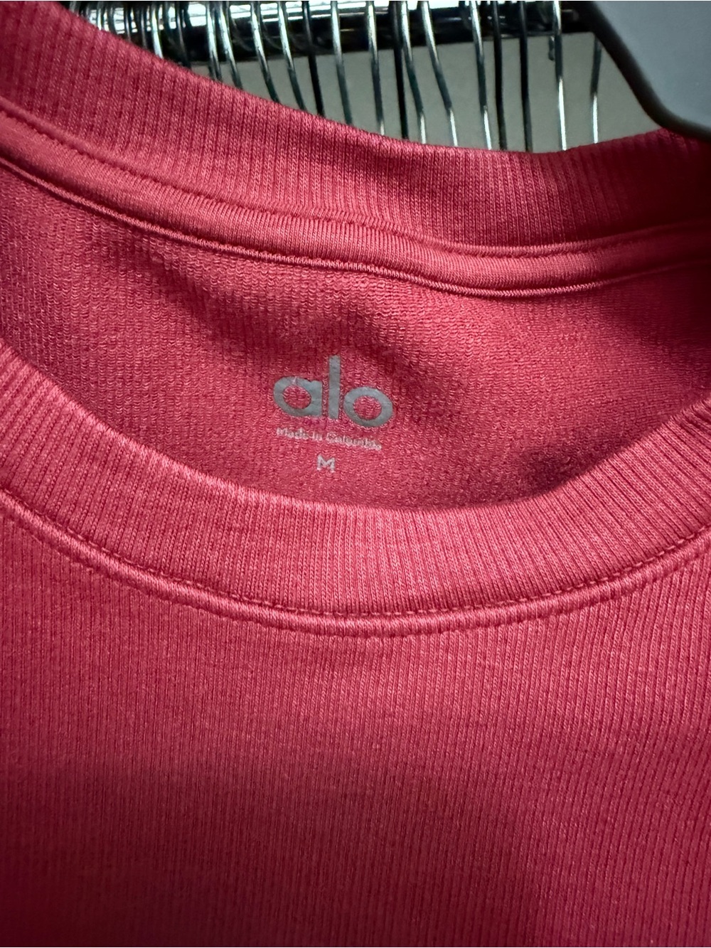 Alo seamless modal cropped shirt summer romance red - Picture 4 of 4